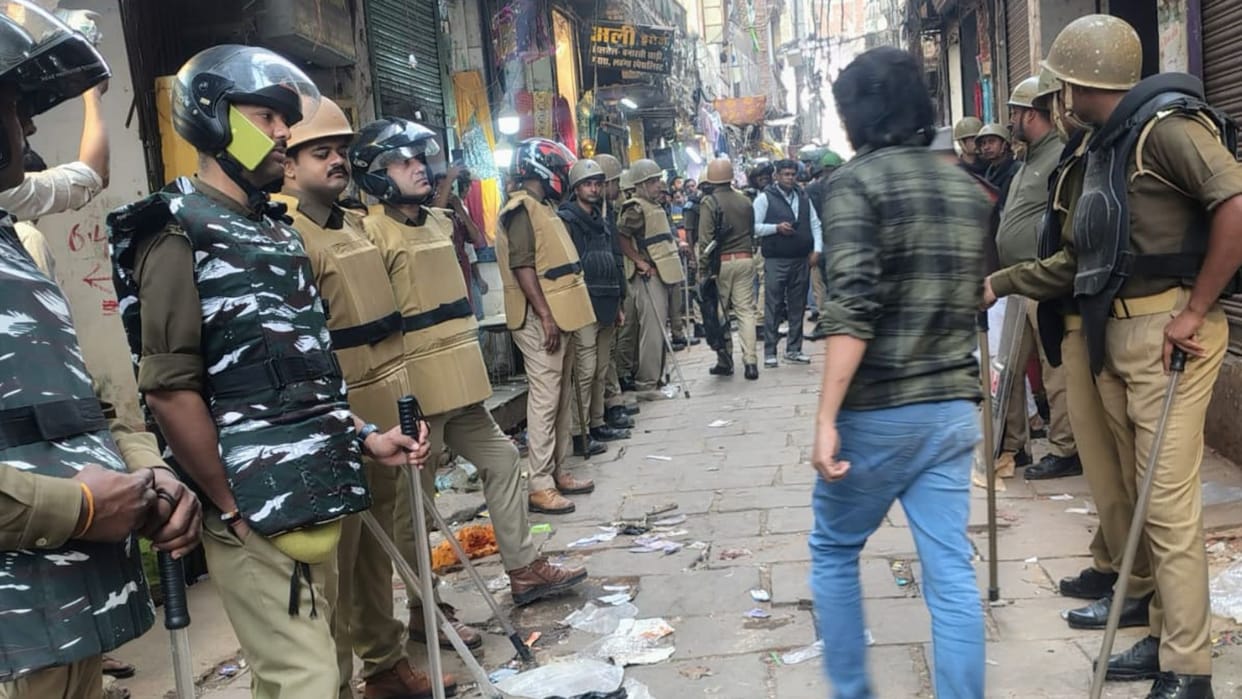 VDA starts demolition action for Dal Mandi widening plan in varanasi