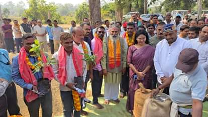 Paddy procurement begins MP says no problem if lemon is cut while two rural agriculture extension officers sus