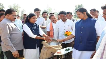 Despite the strike 98 quintals of paddy were procured on the first day 350 sacks of illegal paddy were seized