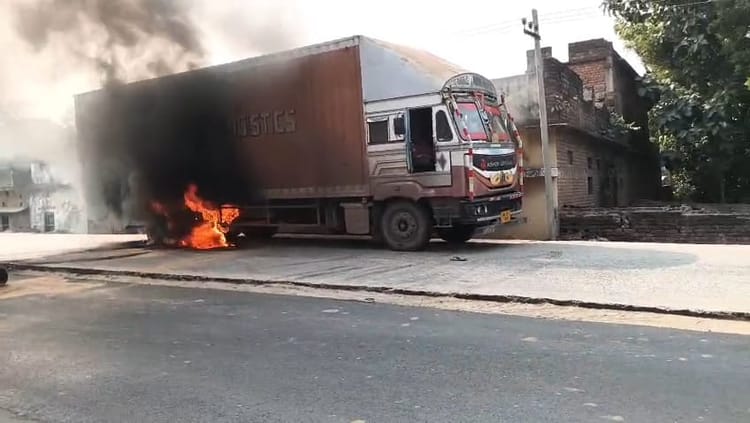 Bihar News: आरा-छपरा फोरलेन पर बड़ा हादसा, हाईटेंशन तार की चपेट में आने से कंटेनर धूं-धूंकर जला; चालक की मौत