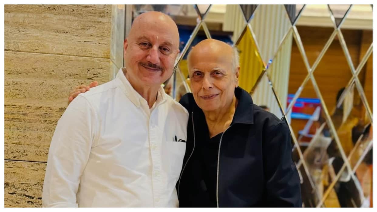 anupam kher share airport meetings photo with director mahesh bhatt says Thank you BhattSaab