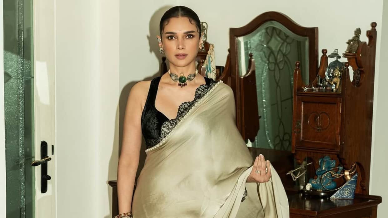 Aditi Rao Hydari Warns Fans About Imposter Using Her Identity On WhatsApp To Contact Photographers