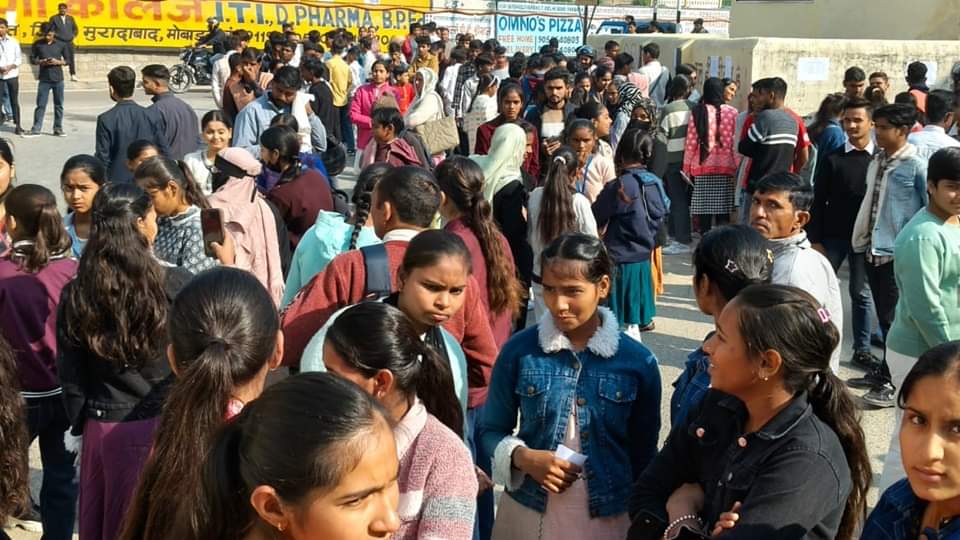 Atul Maheshwari Scholarship Exam: Moradabad students appeared for the exam with enthusiasm