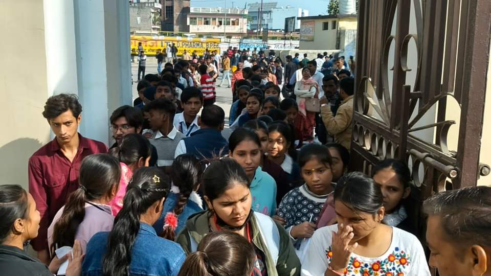 Atul Maheshwari Scholarship Exam: Moradabad students appeared for the exam with enthusiasm