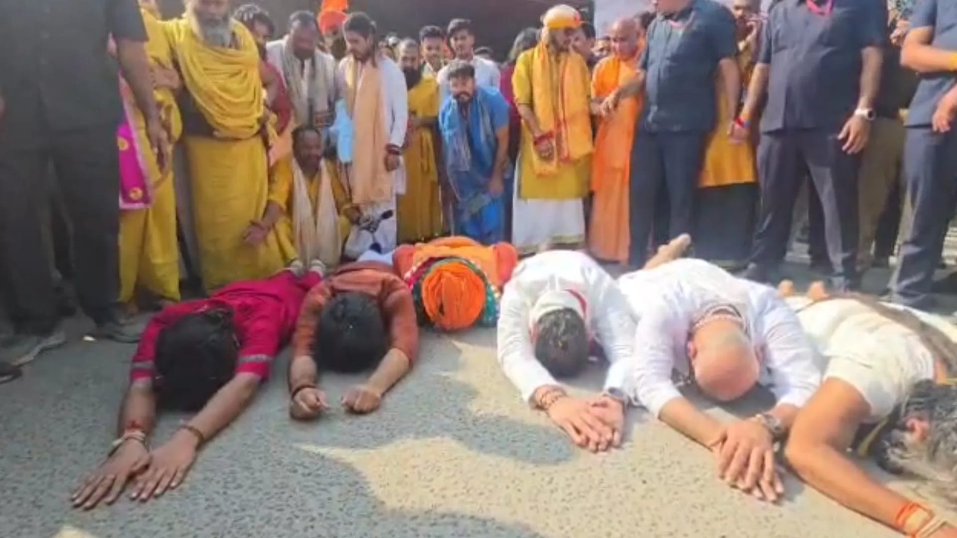 Baba Bageshwar's ten-day pilgrimage concludes with the darshan of Banke Bihari in Vrindavan.