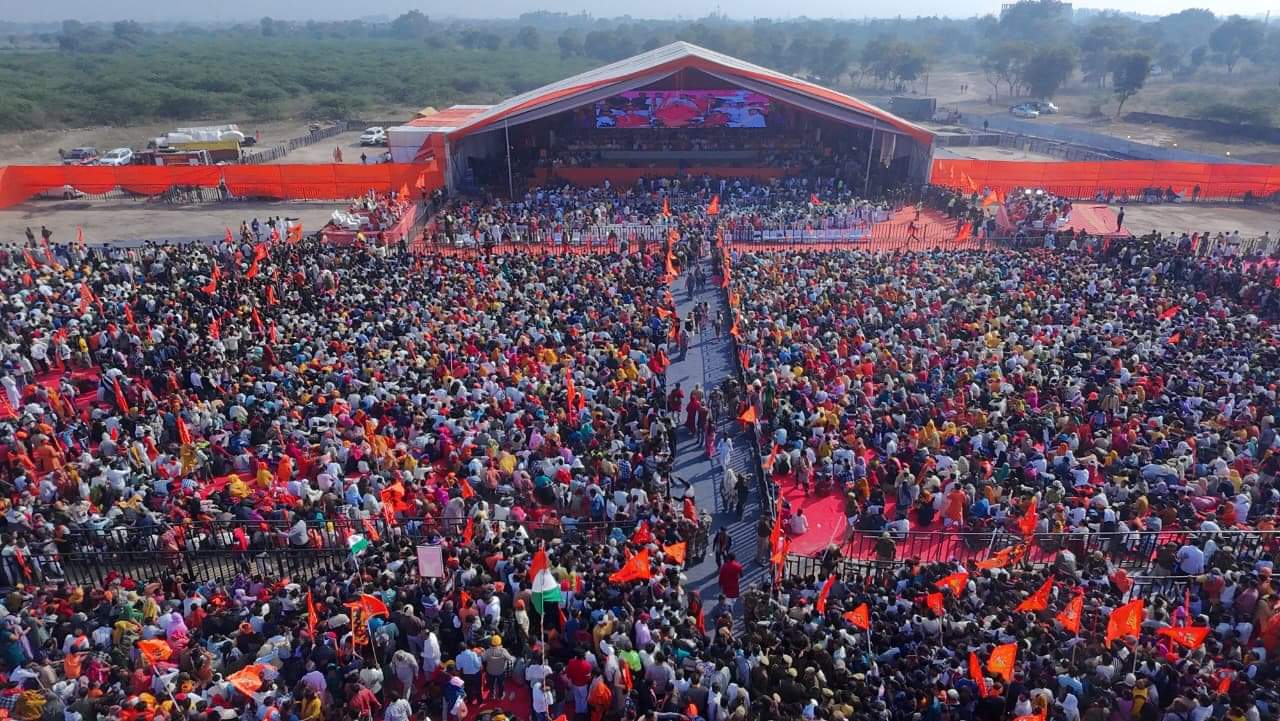 Baba Bageshwar's ten-day pilgrimage concludes with the darshan of Banke Bihari in Vrindavan.