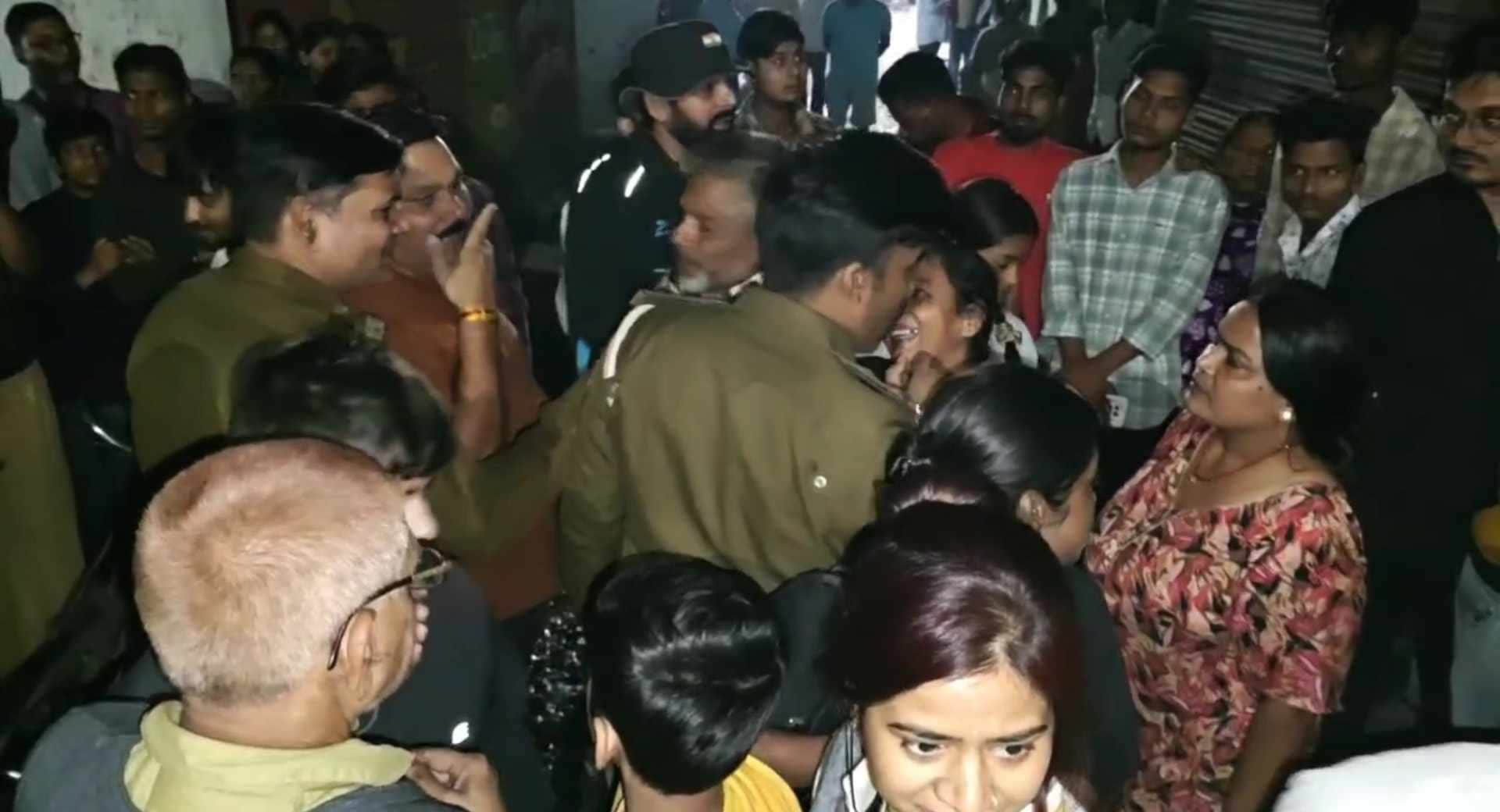 मौके पर मौजूद पुलिस