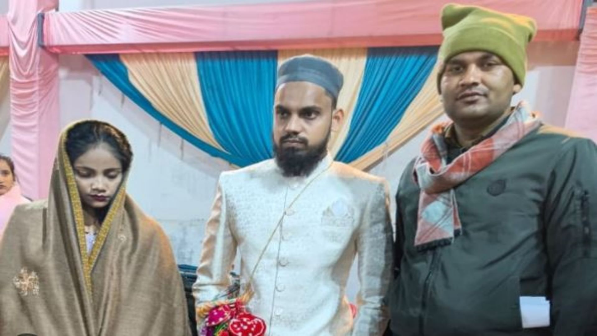 वर-वधू के साथ पुलिस