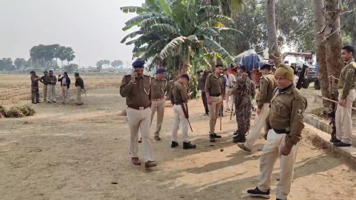 Liquor traders opened fire on police team during a raid in Nalanda.
