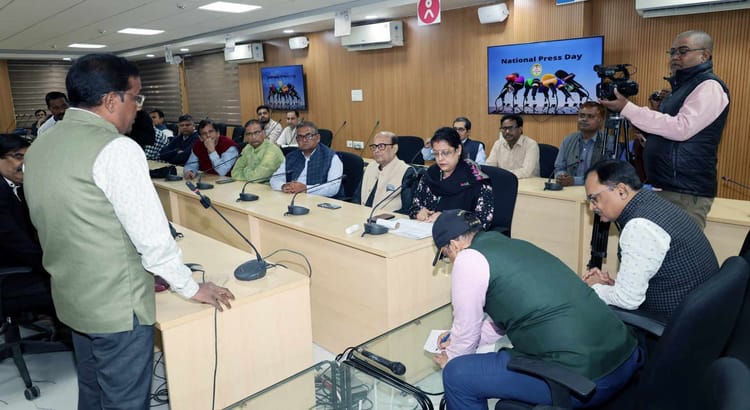 Bihar News: पटना में राष्ट्रीय प्रेस दिवस पर कार्यक्रम, मीडिया की विश्वसनीयता और जवाबदेही पर जोर