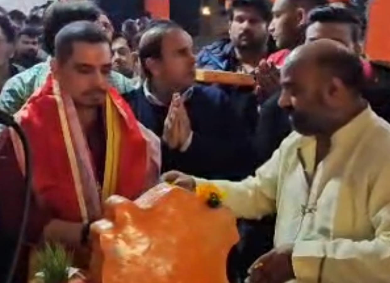 Indore: Robert Vadra said- Elections should be held again in Bihar, Election Commission supported BJP.