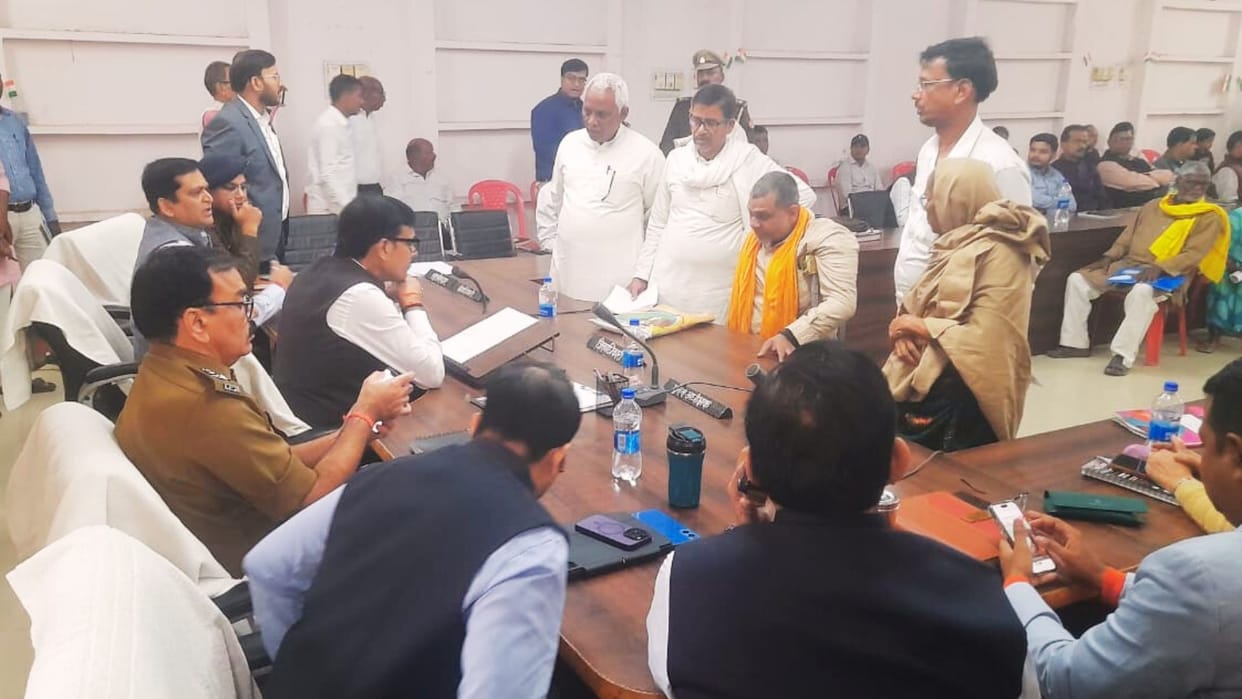 Lekhpal-Kanungo warned that 20 farmer registrations are necessary every day.