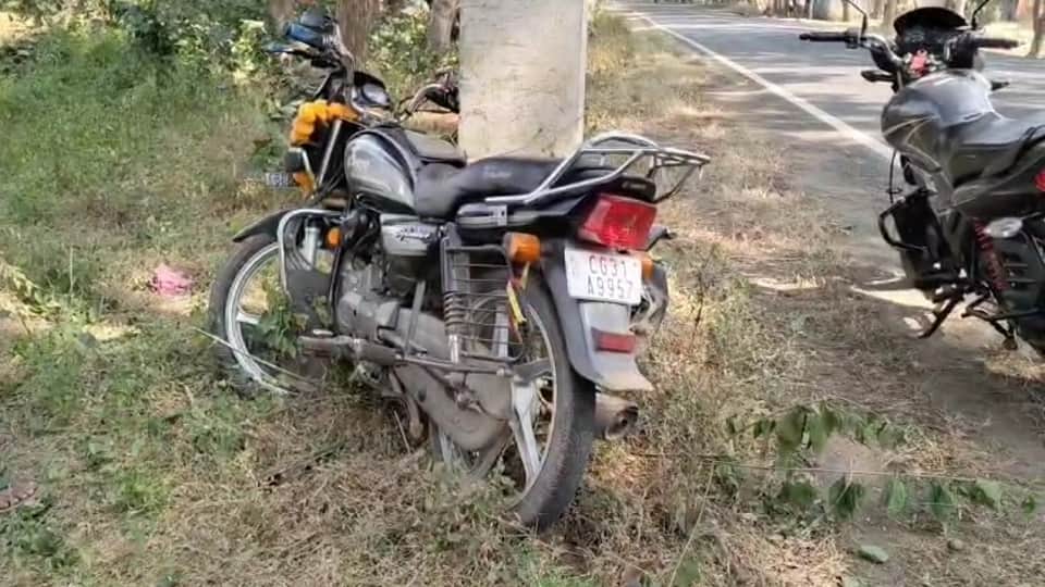 सड़क हादसे में दो घायल