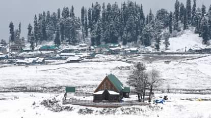पहाड़ों पर बर्फबारी के बाद बढ़ी ठंड