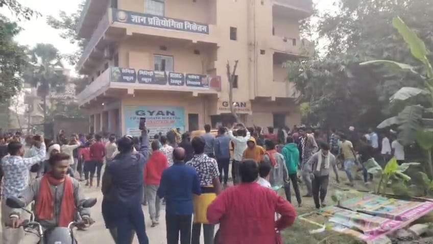 Teenager murdered by slitting throat in private hostel, uproar and vandalism Vaishali News Crime Bihar