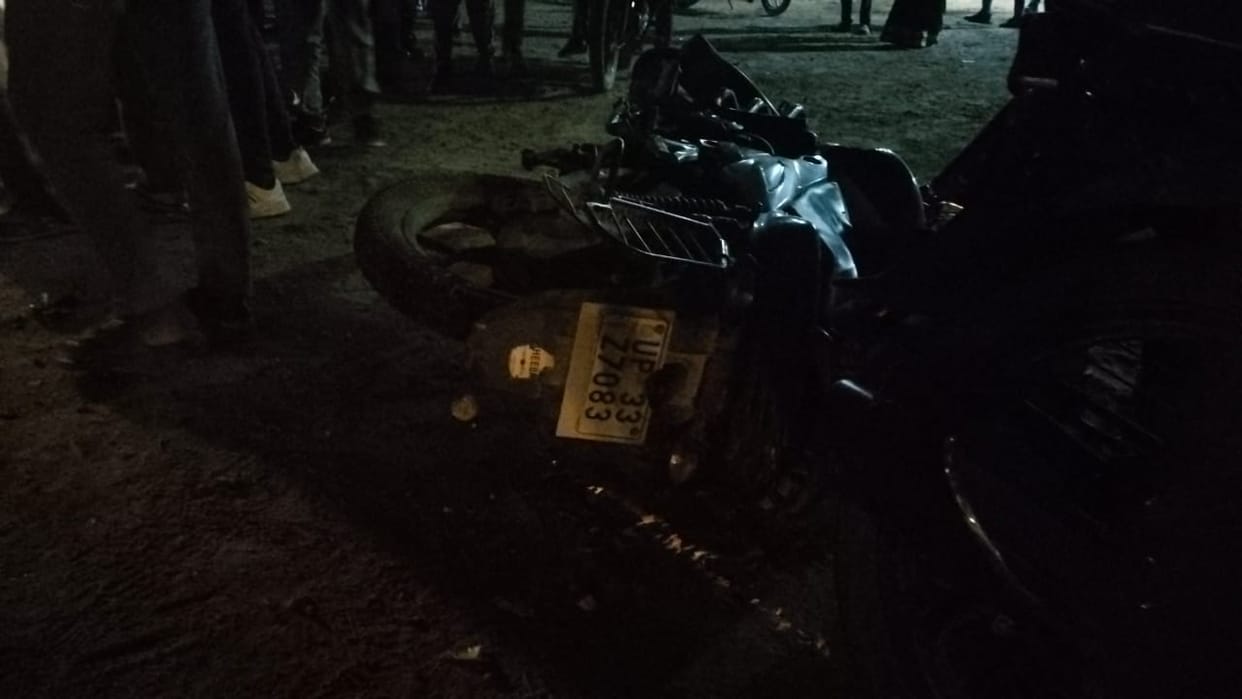 Raebareli: Truck hits two bikes, father and son die