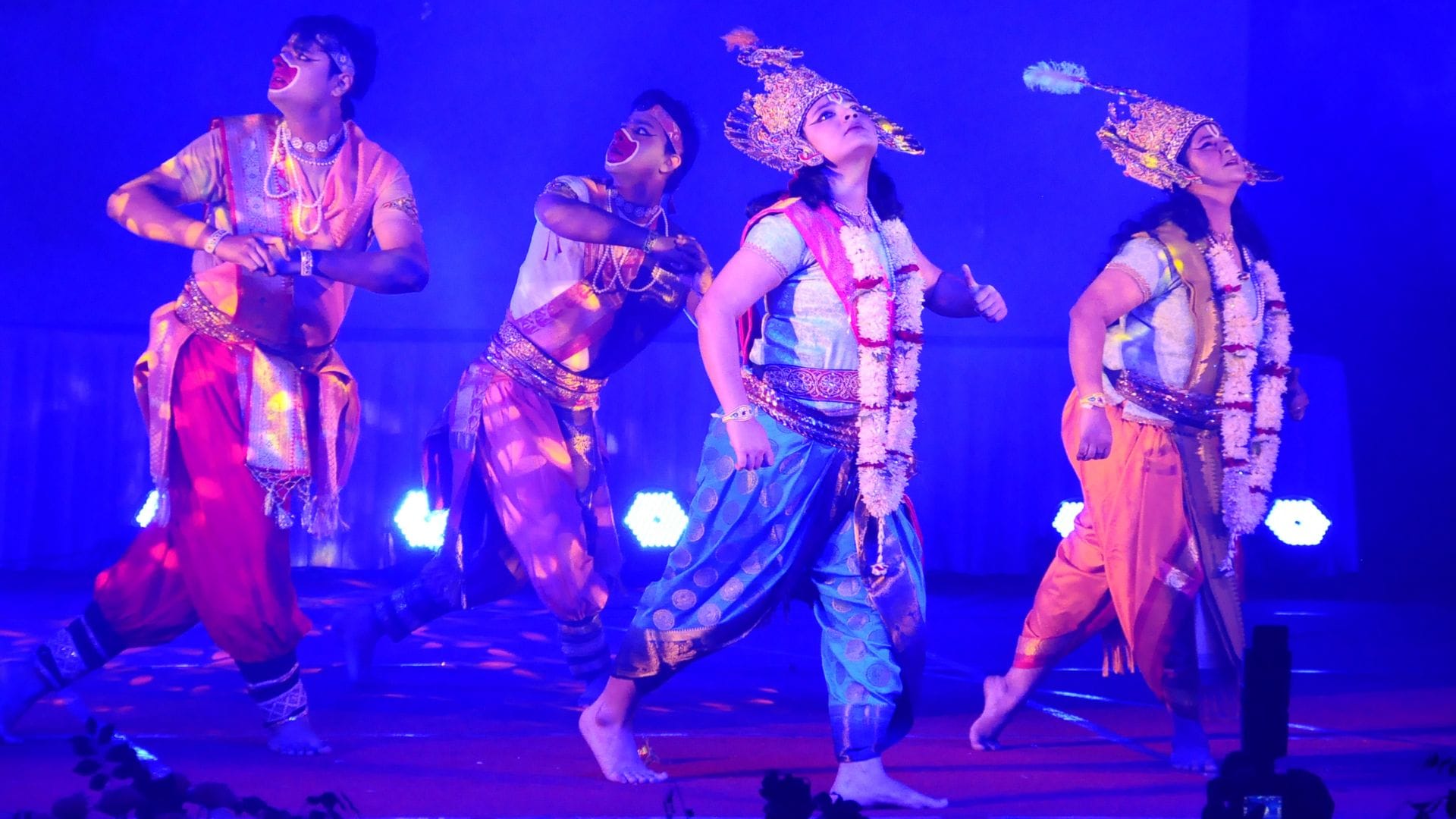 Kashi Shabdotsav 1000 young spectators under spell of Ram-Shakti for 60 minutes amidst celestial bodies