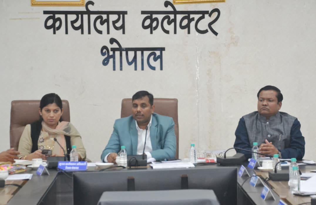 Bhopal News: SIR's pace slows in Bhopal, Collector upset, instructs BLOs to complete 10% of work daily