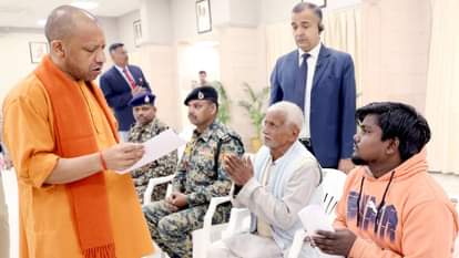 Janata Darshan: Paramilitary personnel also arrived, CM Yogi said – you do your duty, the responsibility of th