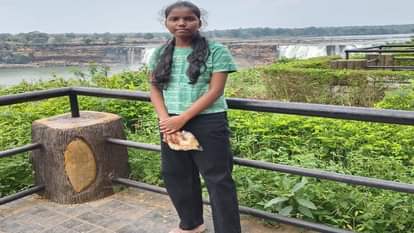 Student faints after eating food dies during treatment family mourns in Jagdalpur