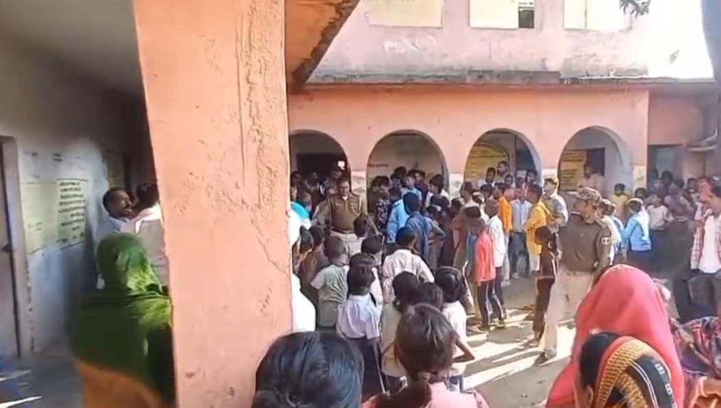 Bihar News: School headmaster accused of molesting girl students, parents create ruckus
