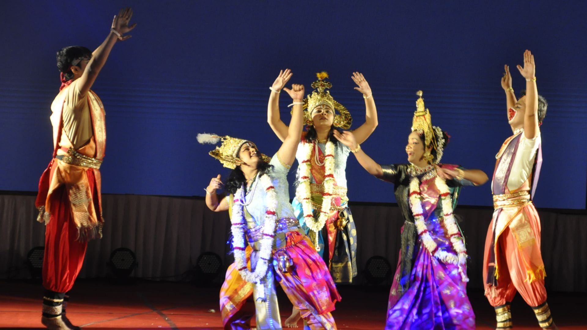 Kashi Shabdotsav 1000 young spectators under spell of Ram-Shakti for 60 minutes amidst celestial bodies