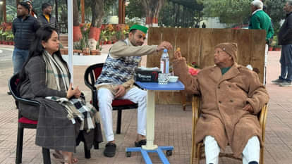 Tejashwi yadav sworn himself as head of the family after rohini acharya controversy lalu yadav family crisis