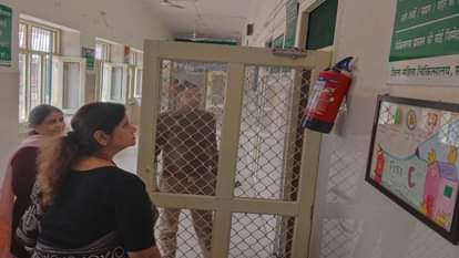 Saharanpur: UP Women Commission Chairman inspected women's hospital, asked patients - is there any problem