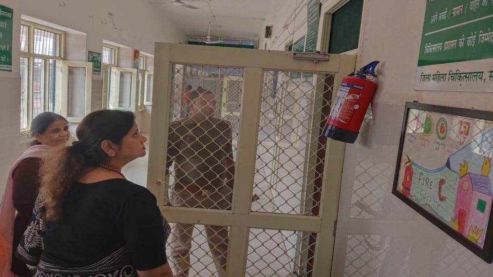 Saharanpur: UP Women Commission Chairman inspected women's hospital, asked patients - is there any problem