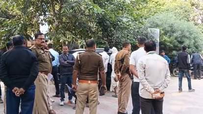 Two friends riding bike died in a road accident in Mathura