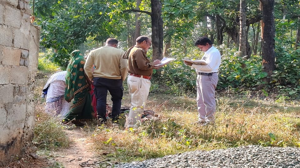 मौके पर पहुंची पुलिस जांच में जुटी