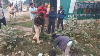 Dog seen carrying the dead body of a newborn in its mouth  NH 77 Sitamarhi Road Medical College