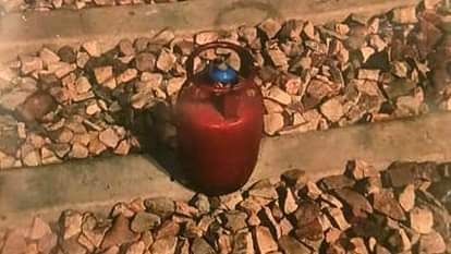 gas cylinder parked on track, stopped Cafiat Express with emergency brake