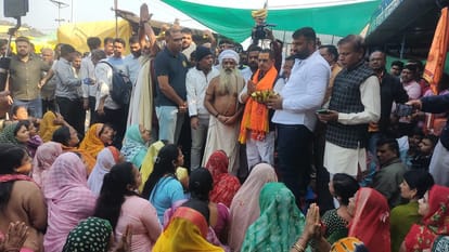 Robert Vadra: Robert Vadra reached Omkareshwar, know what he said on Mamleshwar lok Dispute