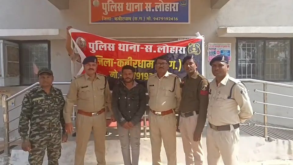 पुलिस की गिरफ्त में आरोपी