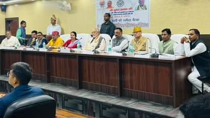 Minister in-charge Suresh Khanna review meeting held in Varanasi