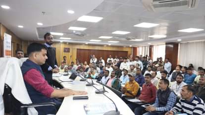 Bihar News: Training camp on road safety 450 government vehicle drivers were trained