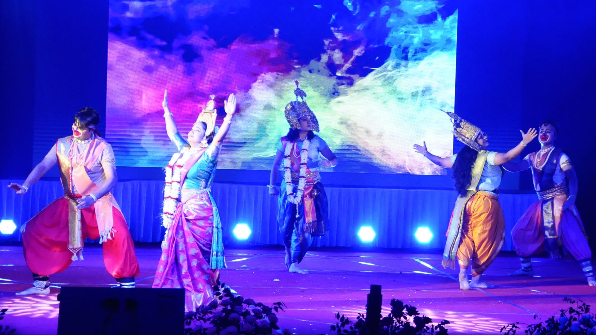 Kashi Shabdotsav 1000 young spectators under spell of Ram-Shakti for 60 minutes amidst celestial bodies