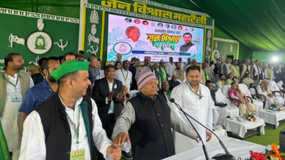 Tejashwi yadav sworn himself as head of the family after rohini acharya controversy lalu yadav family crisis