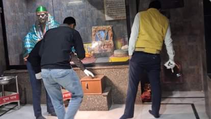 Sai temple priest murdered and criminals looted two silver crowns in budaun