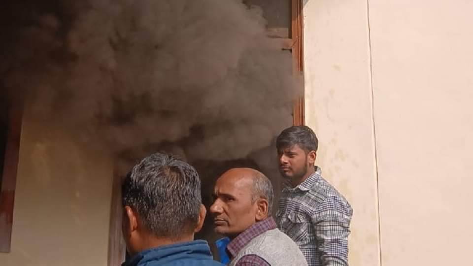 Meerut: Fire breaks out in SD Inter College Sadar, students run away from classes, CCTV system destroyed