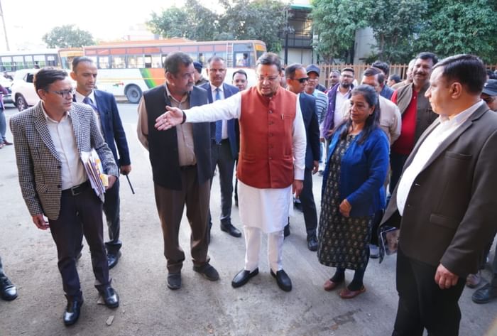 CM Dhami Surprise inspection at ISBT Dehradun angry to see garbage cleaned it himself with a broom