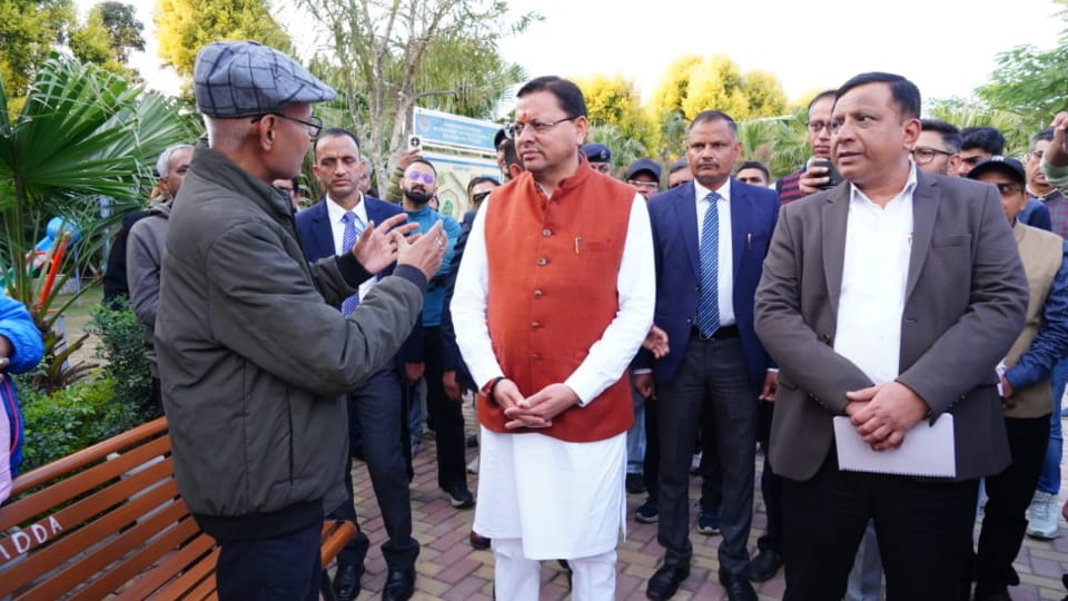 CM Dhami Surprise inspection at ISBT Dehradun angry to see garbage cleaned it himself with a broom