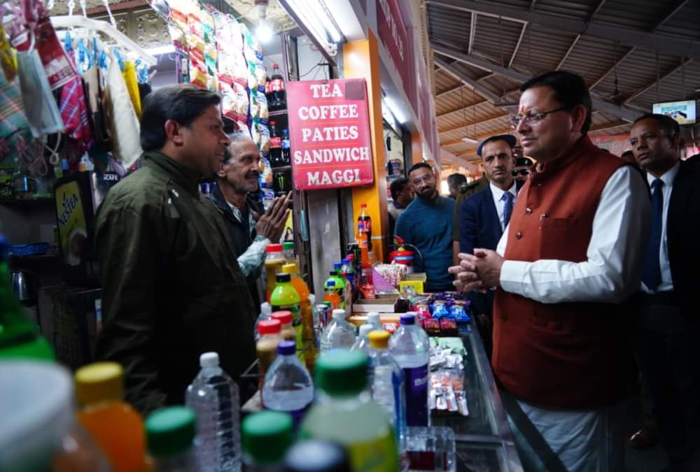 CM Dhami Surprise inspection at ISBT Dehradun angry to see garbage cleaned it himself with a broom