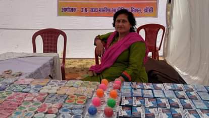 Jhansi: Women of the group are earning thousands daily by making LED bulbs