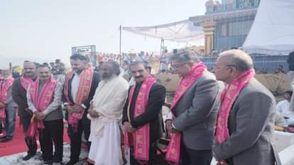 cm Sukhwinder Singh Sukhu reached the ashram of spiritual guru Sri Sri Ravi Shankar in Gopalpur.