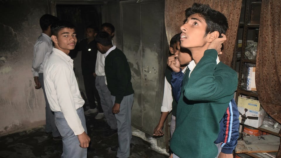 Meerut: Fire breaks out in SD Inter College Sadar, students run away from classes, CCTV system destroyed