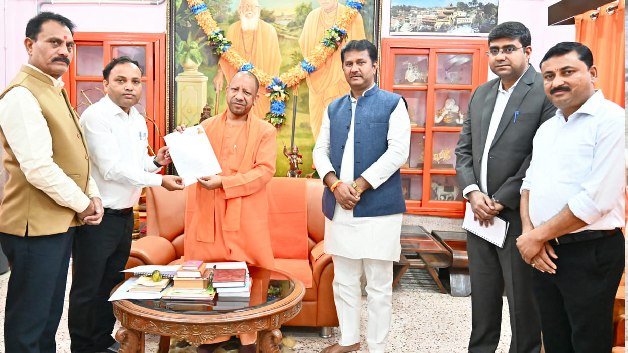 CM Yogi filled the SIR voter form, he is a voter of Gorakhpur assembly.