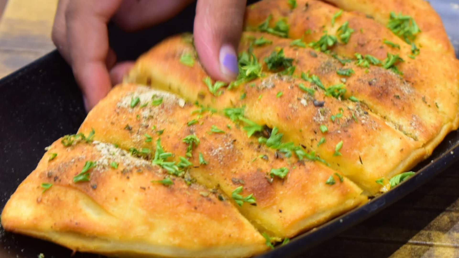 How to Make Garlic Bread At Home Without Oven Steps in Hindi