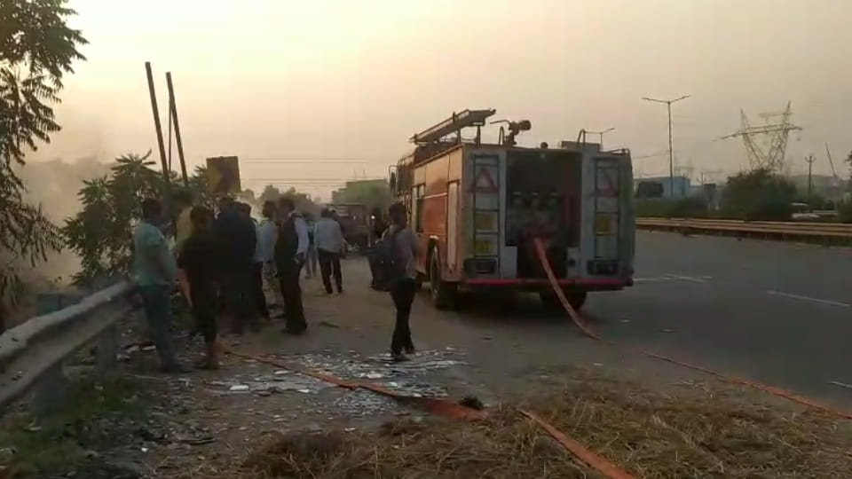 Kanpur: Fire broke out in plastic debris, 33 KVA power line burnt